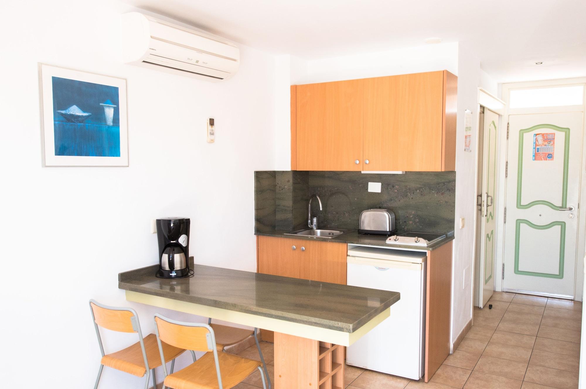 Apartamentos Karina بلايا ديل إنغلز المظهر الخارجي الصورة