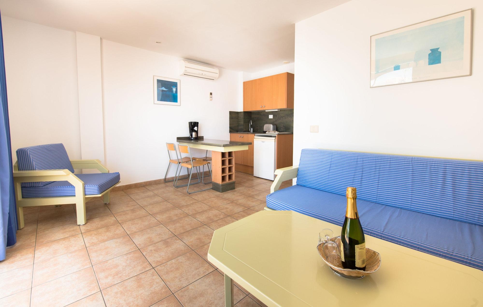 Apartamentos Karina بلايا ديل إنغلز المظهر الخارجي الصورة