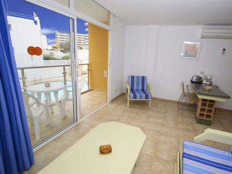 Apartamentos Karina بلايا ديل إنغلز المظهر الخارجي الصورة