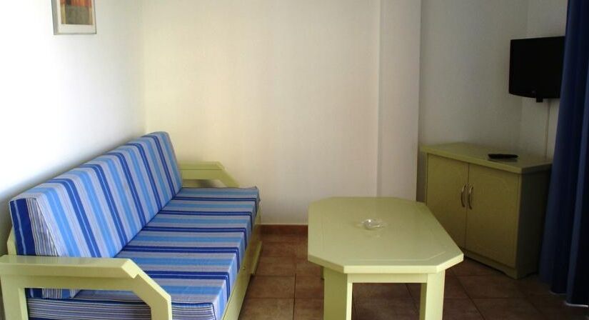 Apartamentos Karina بلايا ديل إنغلز المظهر الخارجي الصورة