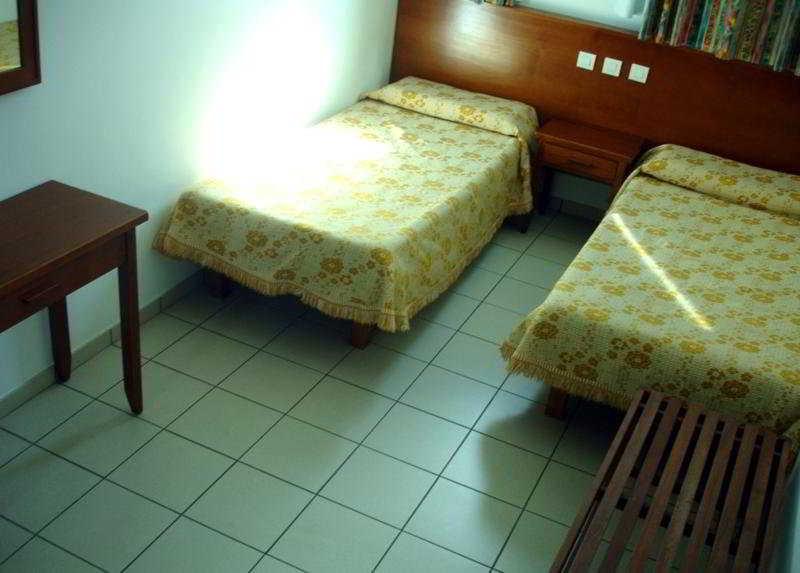 Apartamentos Karina بلايا ديل إنغلز المظهر الخارجي الصورة
